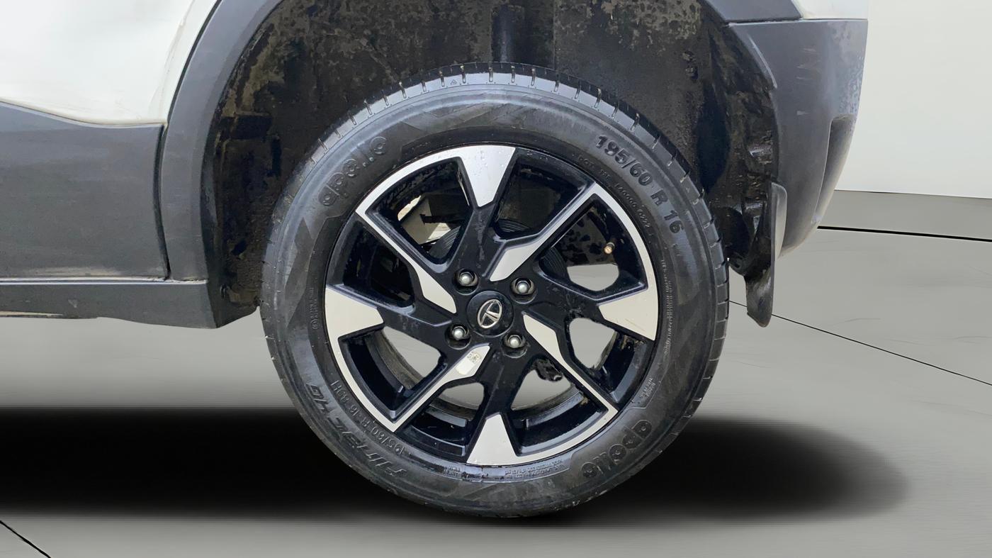 2022 Tata PUNCH ACCOMPLISHED MT, Petrol, Manual, 24,845 km, Left Rear Wheel
