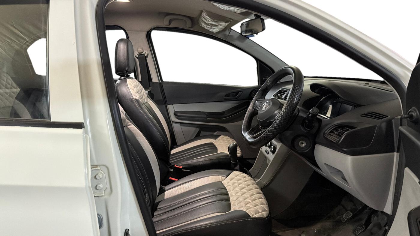 2023 Tata Tiago XM CNG, CNG, Manual, 52,858 km, Right Side Front Door Cabin