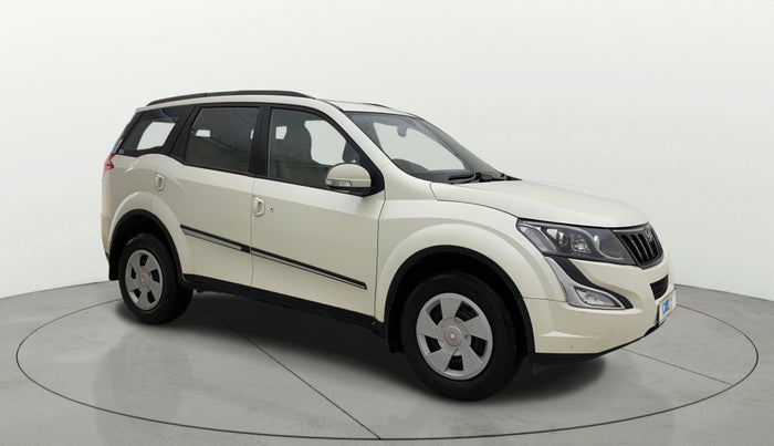 2017 Mahindra XUV500 W6, Diesel, Manual, 99,388 km, Right Front Diagonal