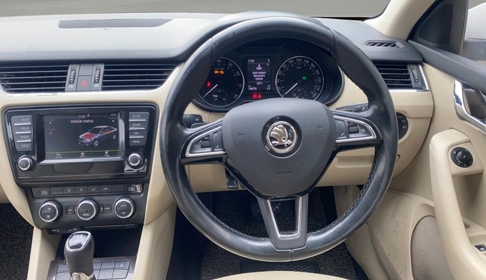 2015 Skoda Octavia STYLE PLUS AT 1.8 TSI, Petrol, Automatic, 1,08,777 km, Steering Wheel Close Up