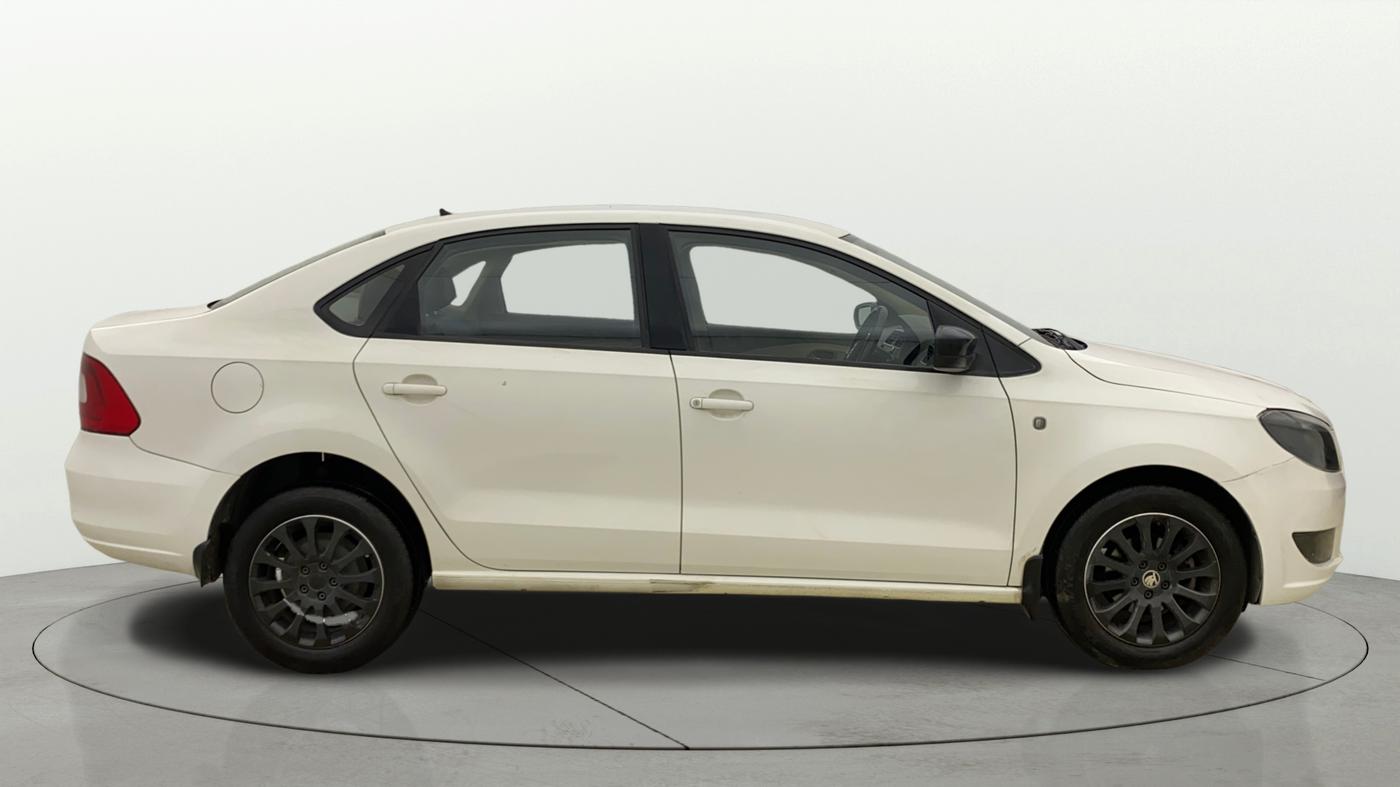2014 Skoda Rapid 1.5 TDI CR ELEGANCE PLUS AT, Diesel, Automatic, 81,573 km, Right Side View