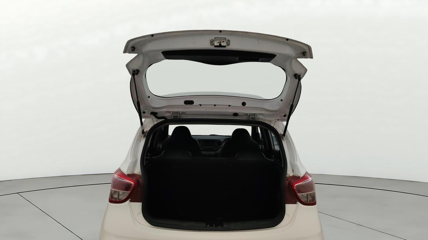 2019 Hyundai Grand i10 SPORTZ AT 1.2 KAPPA VTVT, Petrol, Automatic, 18,810 km, Boot Door Open