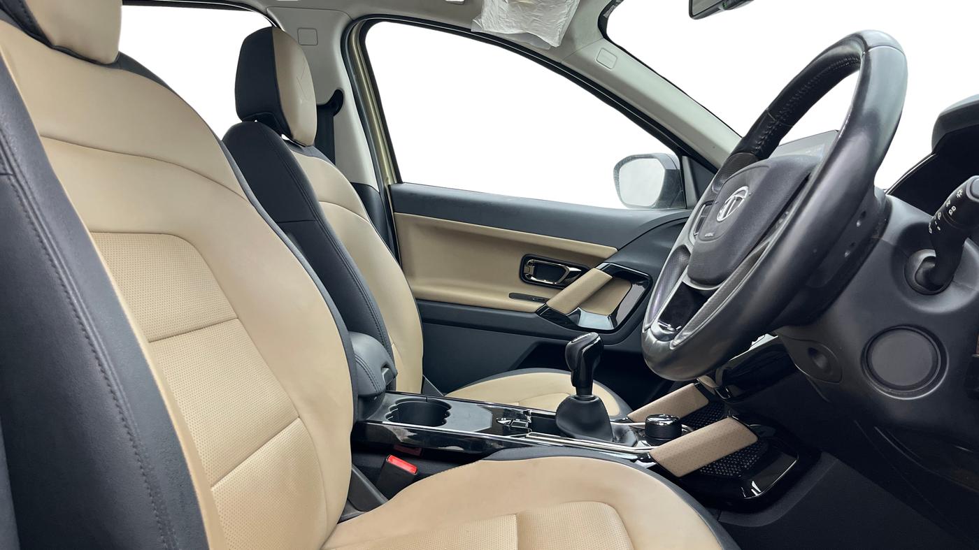 2022 Tata Safari XZ PLUS KAZIRANGA, Diesel, Manual, 25,241 km, Right Side Front Door Cabin