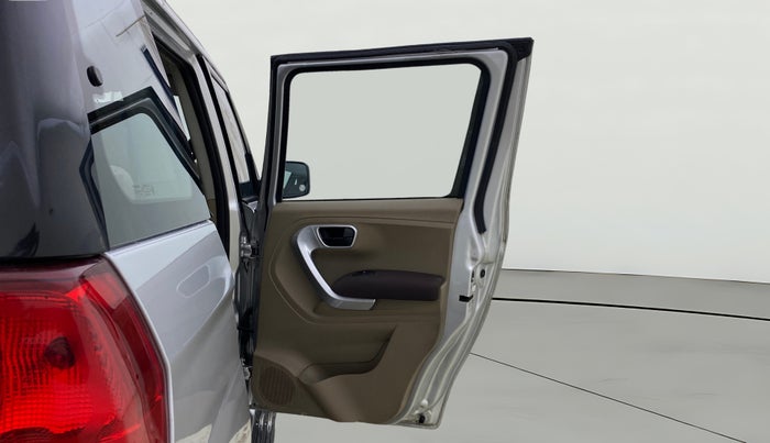 2017 Mahindra TUV300 T8, Diesel, Manual, 1,25,322 km, RHS Rear Door