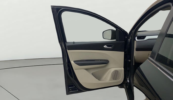 2024 Renault TRIBER RXZ AMT, Petrol, Automatic, 34,149 km, LHS Front Door