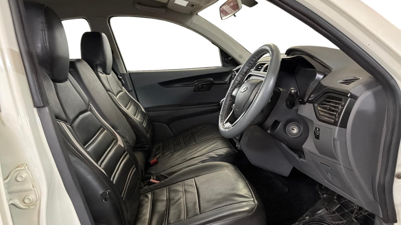2019 Mahindra KUV 100 NXT K4+ P 6 STR, Petrol, Manual, 47,786 km, Right Side Front Door Cabin