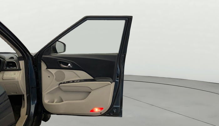 2019 Mahindra XUV300 W8 (O) 1.5 DIESEL AMT, Diesel, Automatic, 81,169 km, RHS Front Door