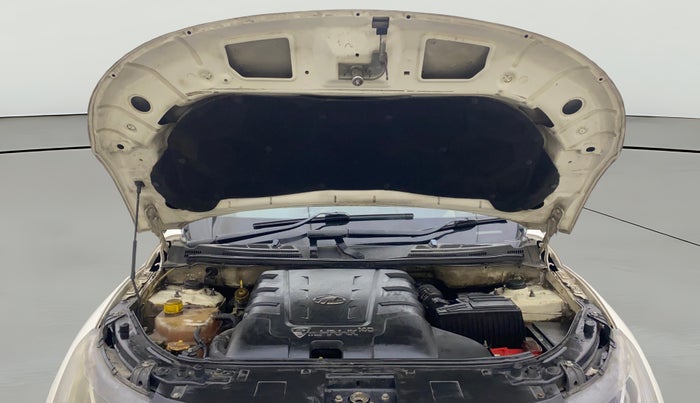 2016 Mahindra XUV500 W4, Diesel, Manual, 1,26,731 km, Open Bonet