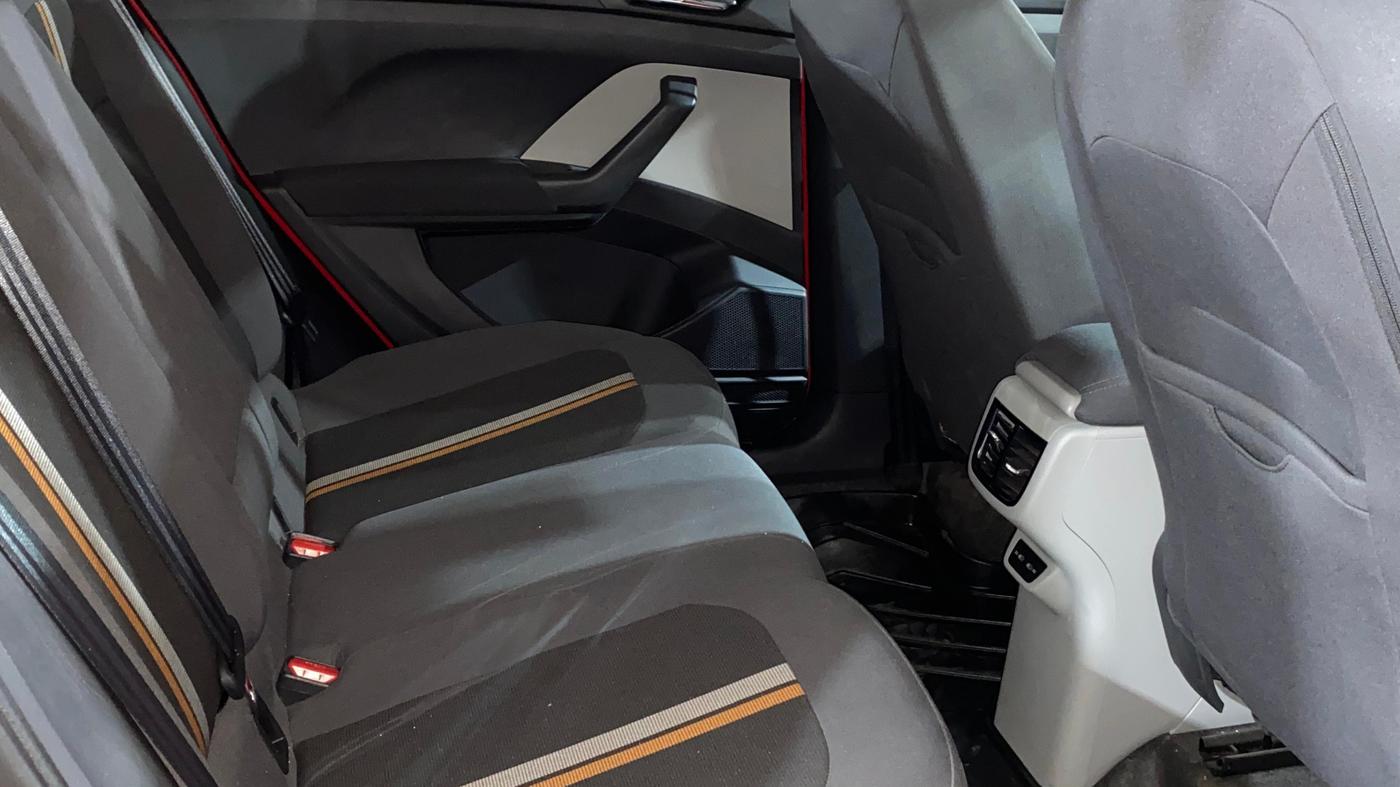 2025 Skoda KUSHAQ  Signature 1.0L TSI MT , Petrol, Manual, 2,556 km, Right Side Rear Door Cabin
