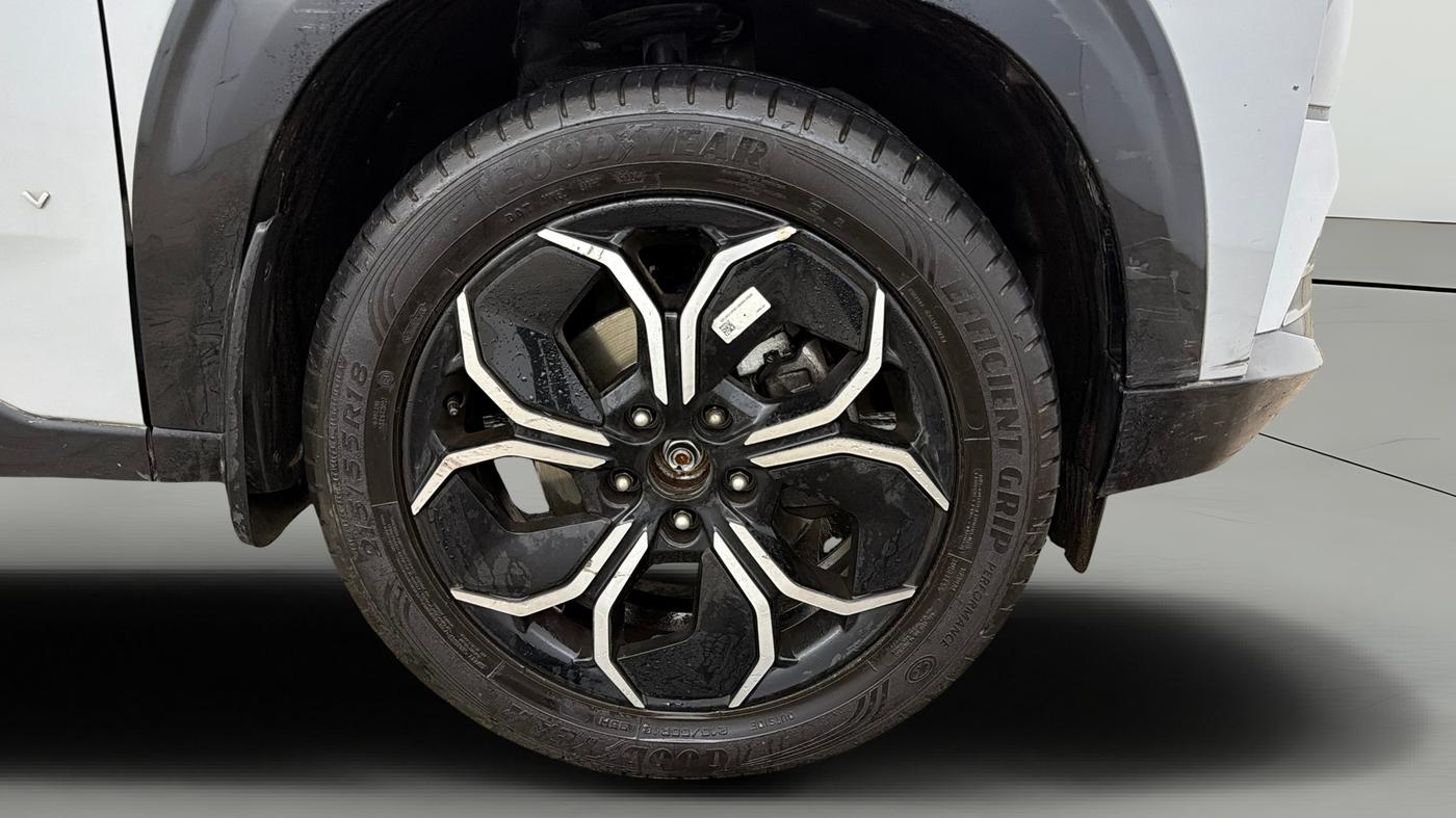 2025 Tata Curvv Accomplished S 1.2 Petrol 7DCA, Petrol, Automatic, 27,791 km, Right Front Wheel