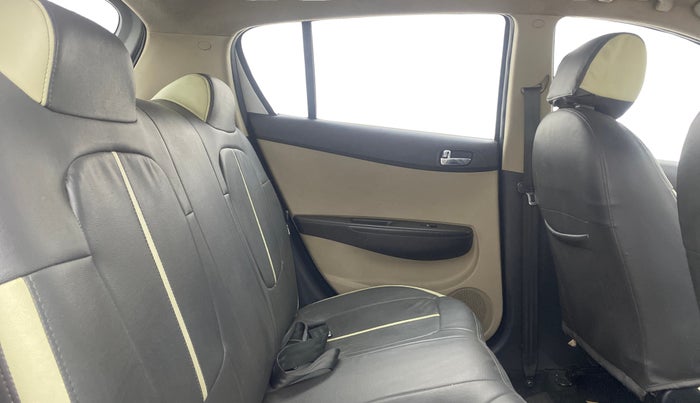 2013 Hyundai i20 MAGNA 1.2, Petrol, Manual, 33,491 km, Right Side Rear Door Cabin