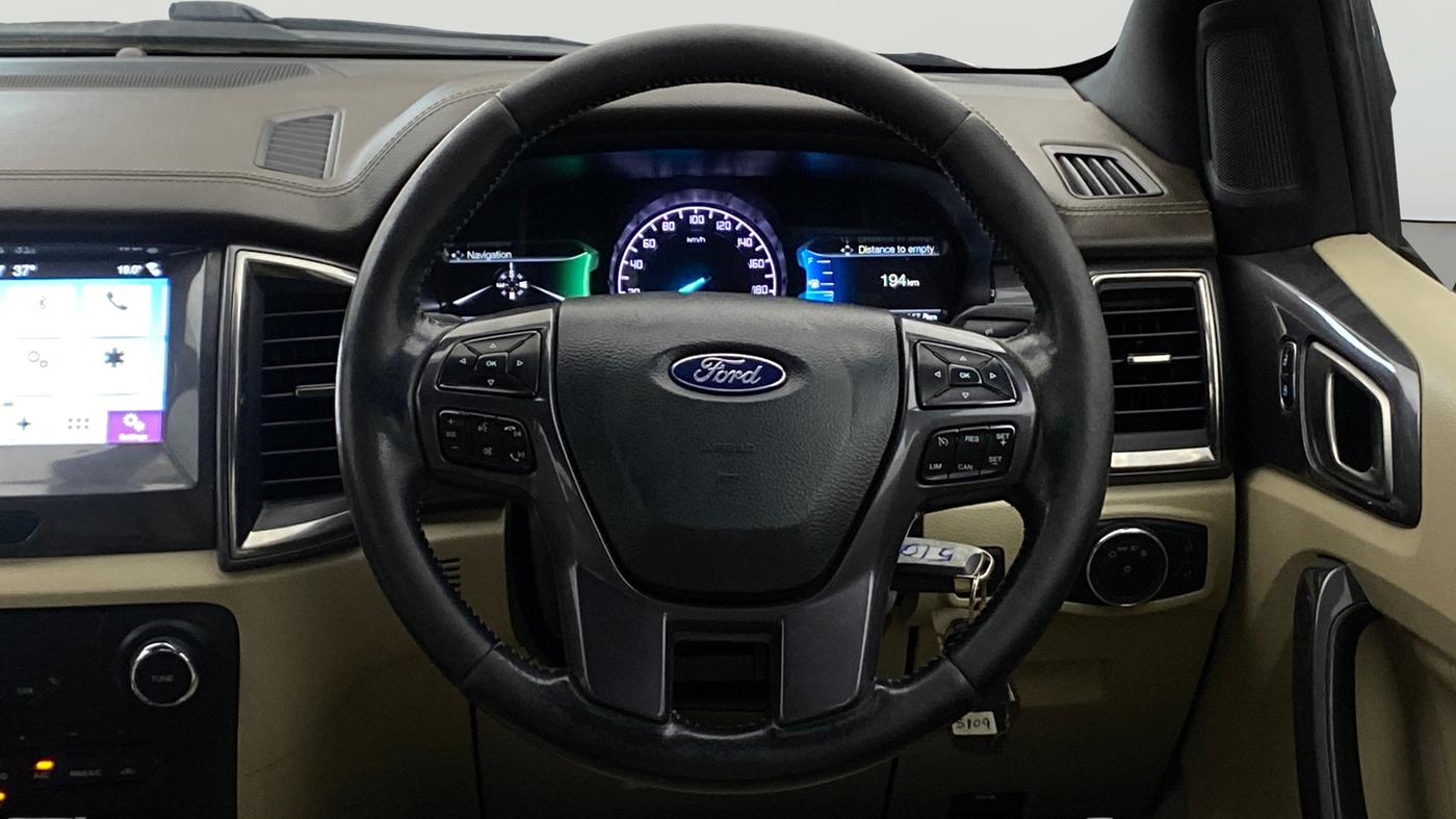 2017 Ford Endeavour TITANIUM 3.2 4X4 AT, Diesel, Automatic, 1,35,440 km, Steering Wheel Close Up