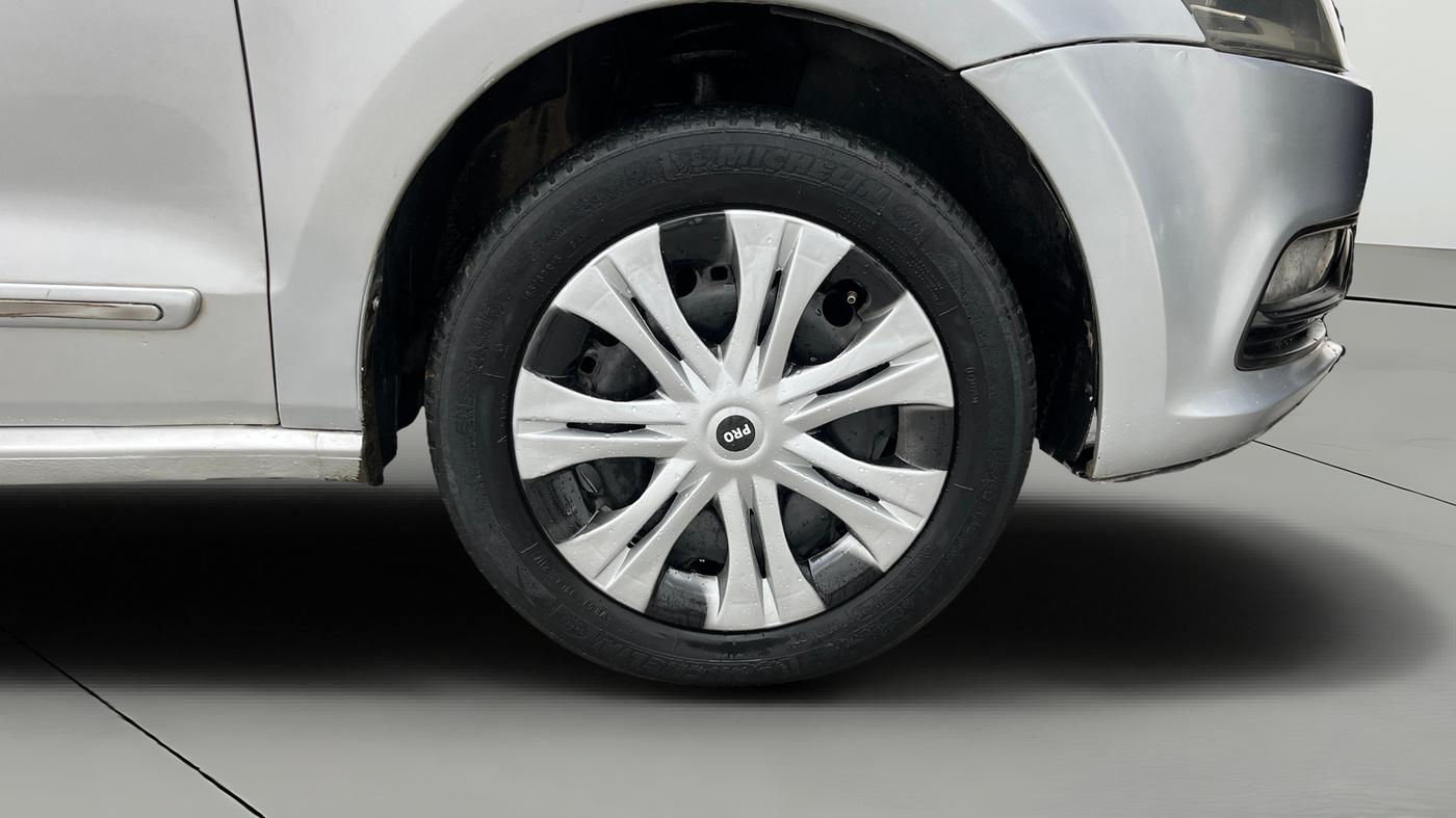 2014 Volkswagen Polo COMFORTLINE 1.5L, Diesel, Manual, 86,266 km, Right Front Wheel
