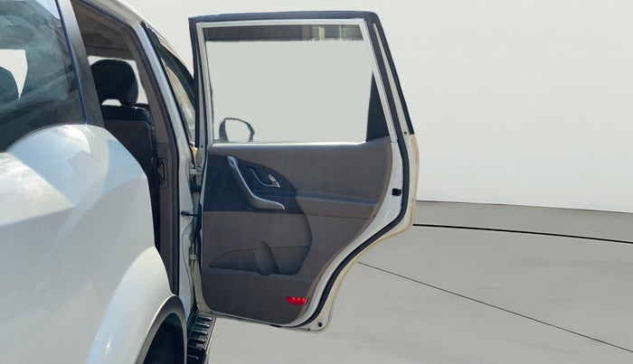 2015 Mahindra XUV500 W8, Diesel, Manual, 77,616 km, RHS Rear Door