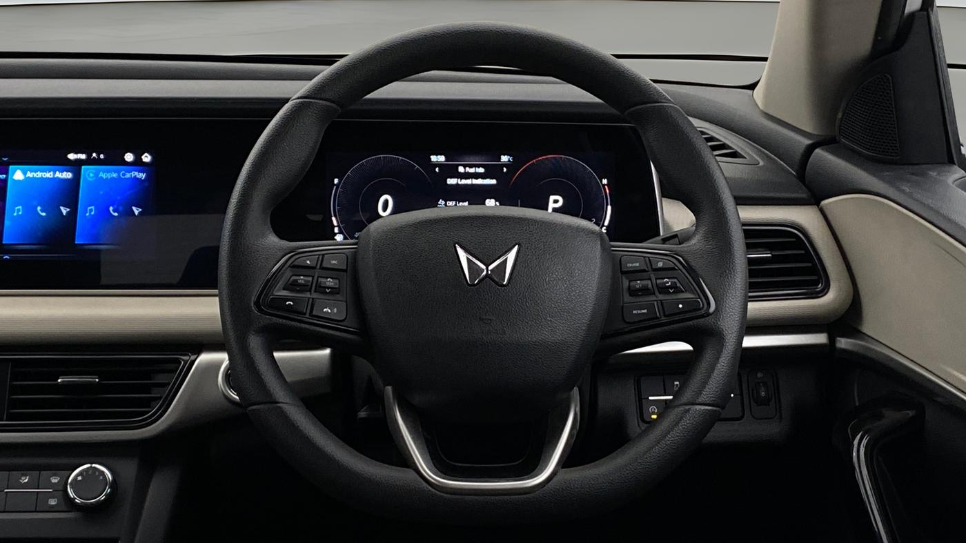 2024 Mahindra XUV700 AX 5 D AT 5 STR, Diesel, Automatic, 28,225 km, Steering Wheel Close Up