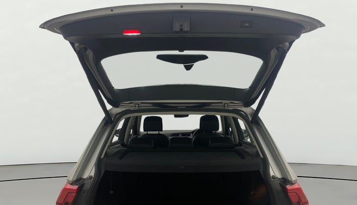 2017 Volkswagen TIGUAN COMFORTLINE TDI AT, Diesel, Automatic, 97,789 km, Boot Door Open