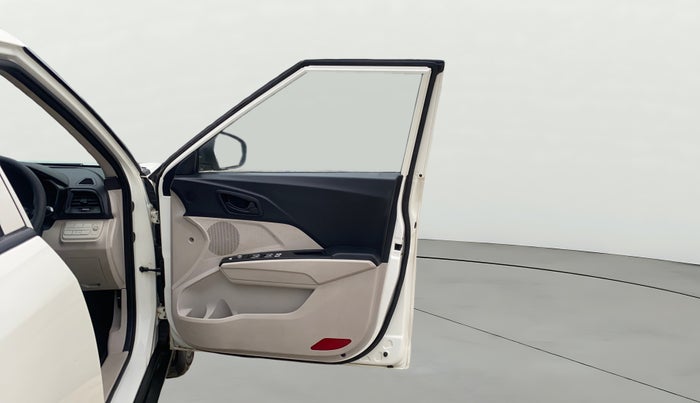 2021 Mahindra XUV300 W4 1.2 PETROL, Petrol, Manual, 26,985 km, RHS Front Door