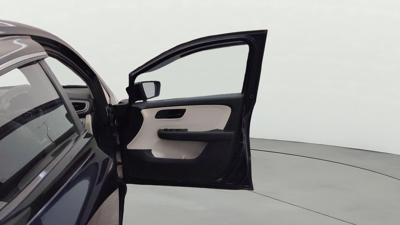 2024 Tata ALTROZ XM PLUS SUNROOF CNG, CNG, Manual, 44,187 km, RHS Front Door