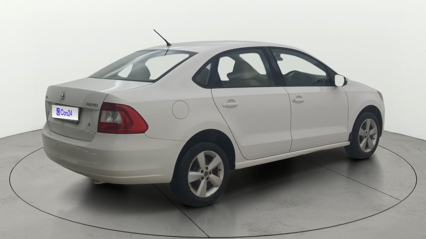 2016 Skoda Rapid 1.6 MPI STYLE PLUS, Petrol, Manual, 1,16,355 km, Right Back Diagonal