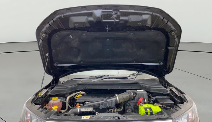 2019 Mahindra XUV300 W6 1.2 PETROL, Petrol, Manual, 67,763 km, Open Bonet