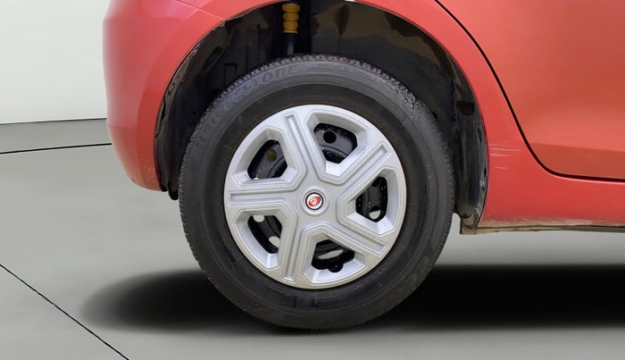 2014 Maruti Swift VXI, Petrol, Manual, 40,974 km, Right Rear Wheel