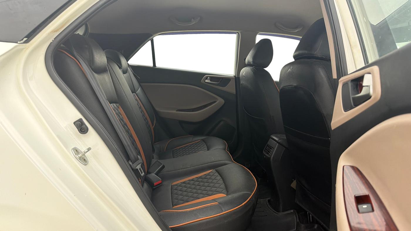 2016 Hyundai Elite i20 MAGNA 1.2, Petrol, Manual, 49,208 km, Right Side Rear Door Cabin