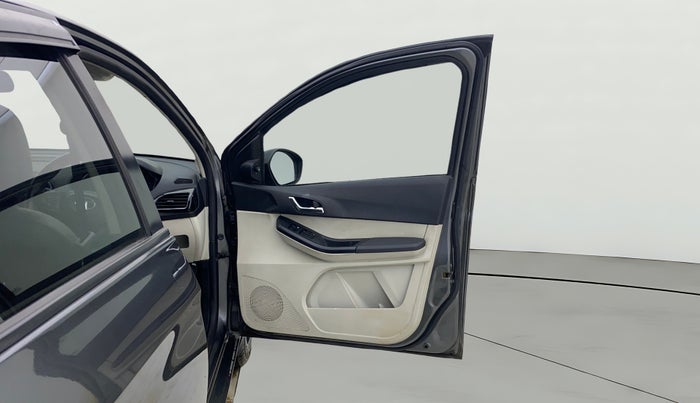 2023 Tata Tiago XZ PLUS CNG, CNG, Manual, 91,111 km, RHS Front Door