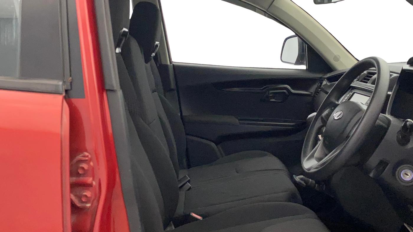 2018 Mahindra KUV 100 NXT K8 P 6 STR, Petrol, Manual, 44,289 km, Right Side Front Door Cabin