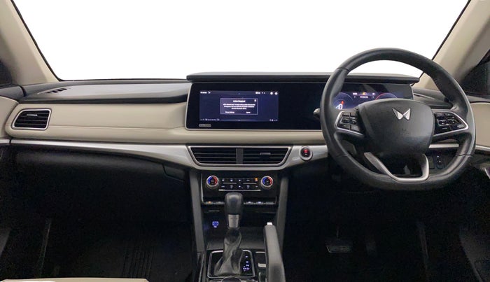 2021 Mahindra XUV700 AX 7 P AT 7 STR, Petrol, Automatic, 60,237 km, Dashboard