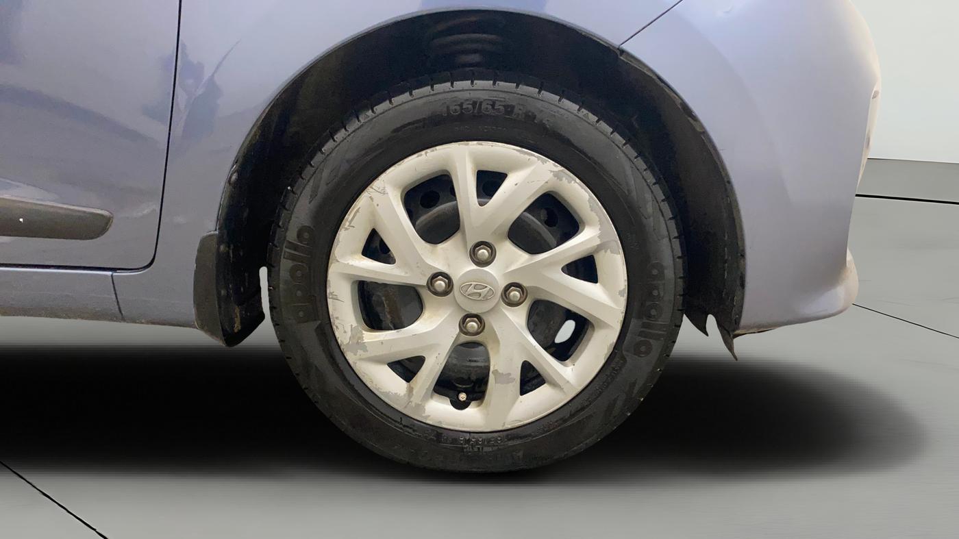 2017 Hyundai Grand i10 MAGNA 1.2 KAPPA VTVT, Petrol, Manual, 1,17,296 km, Right Front Wheel