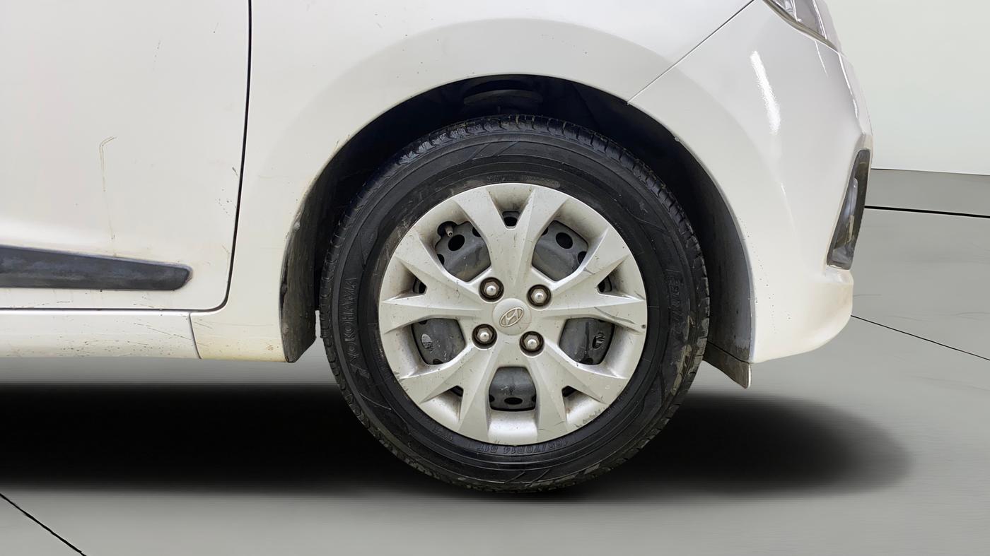2015 Hyundai Grand i10 SPORTZ 1.2 KAPPA VTVT, Petrol, Manual, 30,336 km, Right Front Wheel