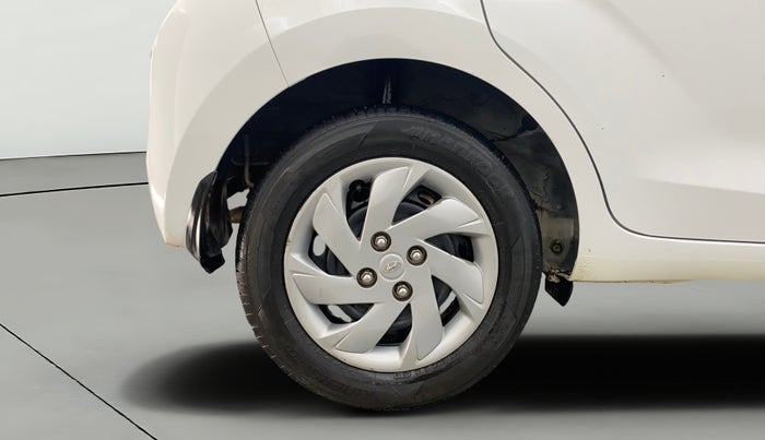 2019 Hyundai NEW SANTRO SPORTZ CNG, CNG, Manual, 22,989 km, Right Rear Wheel