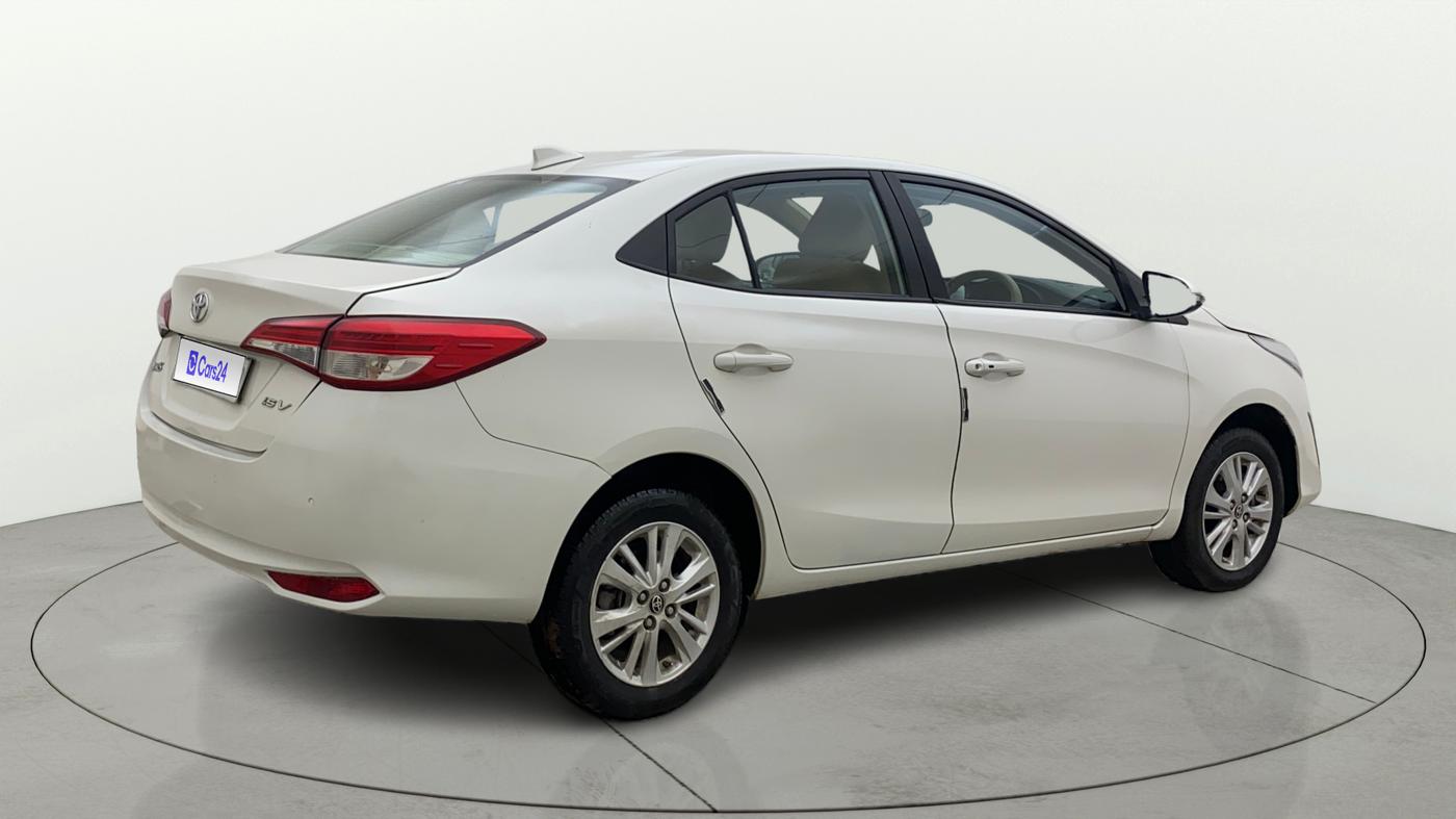 2018 Toyota YARIS V MT, Petrol, Manual, 1,27,623 km, Right Back Diagonal