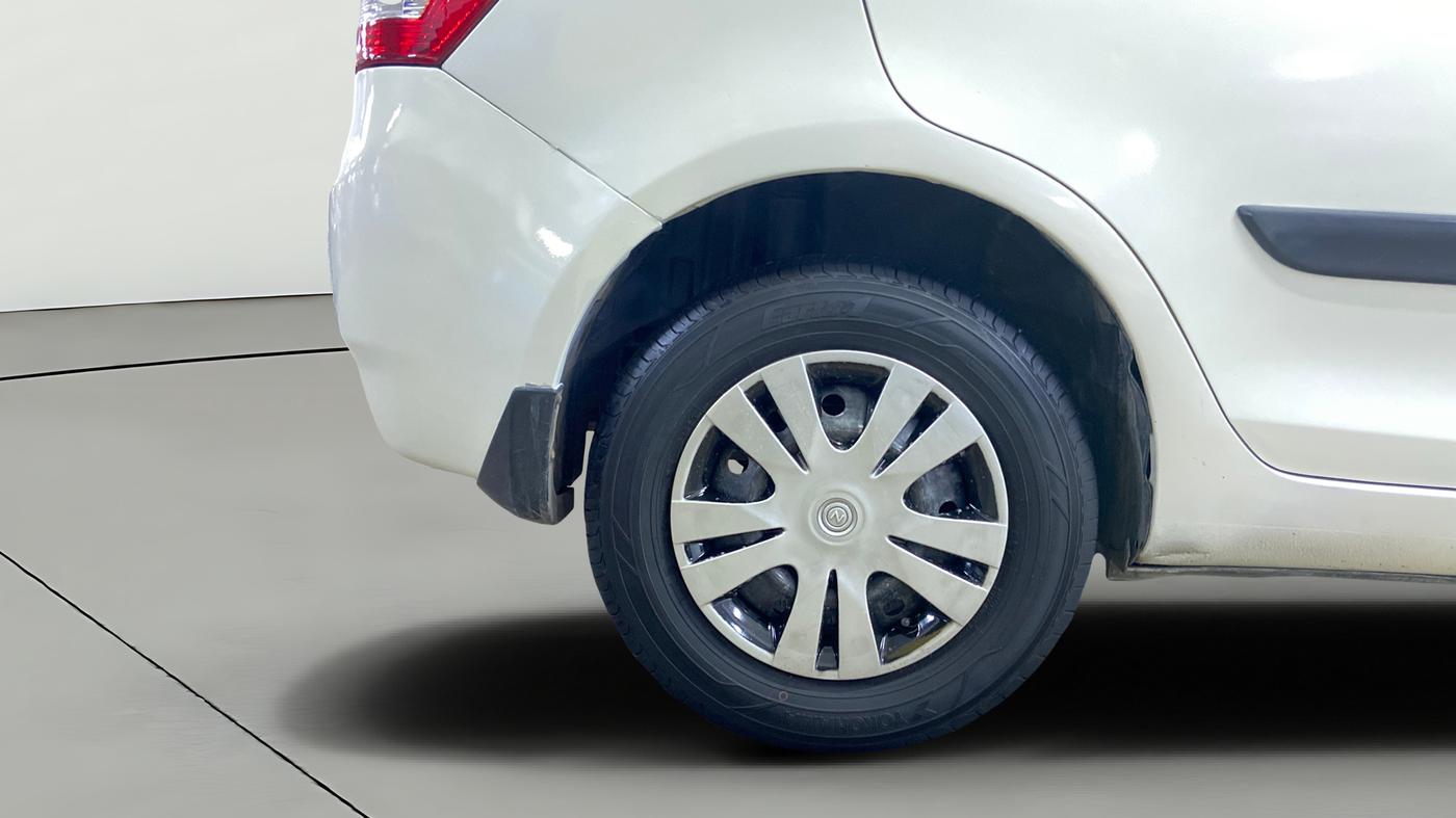 2013 Maruti Swift Dzire VXI, Petrol, Manual, 1,01,901 km, Right Rear Wheel