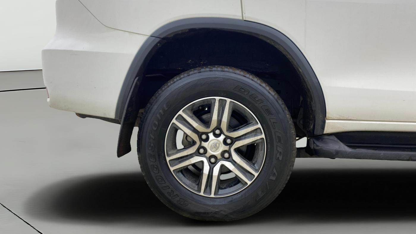 2023 Toyota Fortuner 4X2 AT 2.8 DIESEL, Diesel, Automatic, 50,235 km, Right Rear Wheel