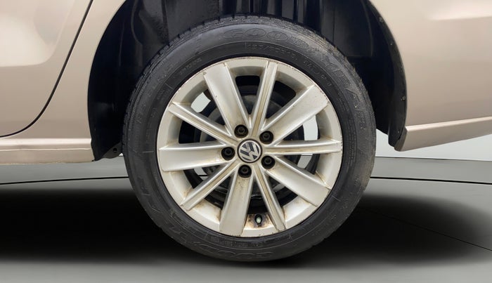 2016 Volkswagen Vento HIGHLINE PETROL AT, Petrol, Automatic, 76,549 km, Left Rear Wheel