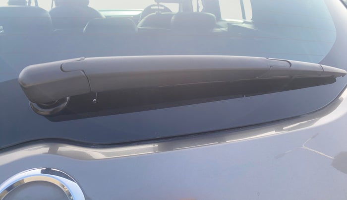 2019 Nissan Kicks XV PREMIUM O DUAL TONE DIESEL, Diesel, Manual, 98,840 km, Rear Wiper