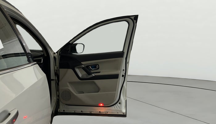 2021 Tata Safari XZA PLUS, Diesel, Automatic, 91,196 km, RHS Front Door