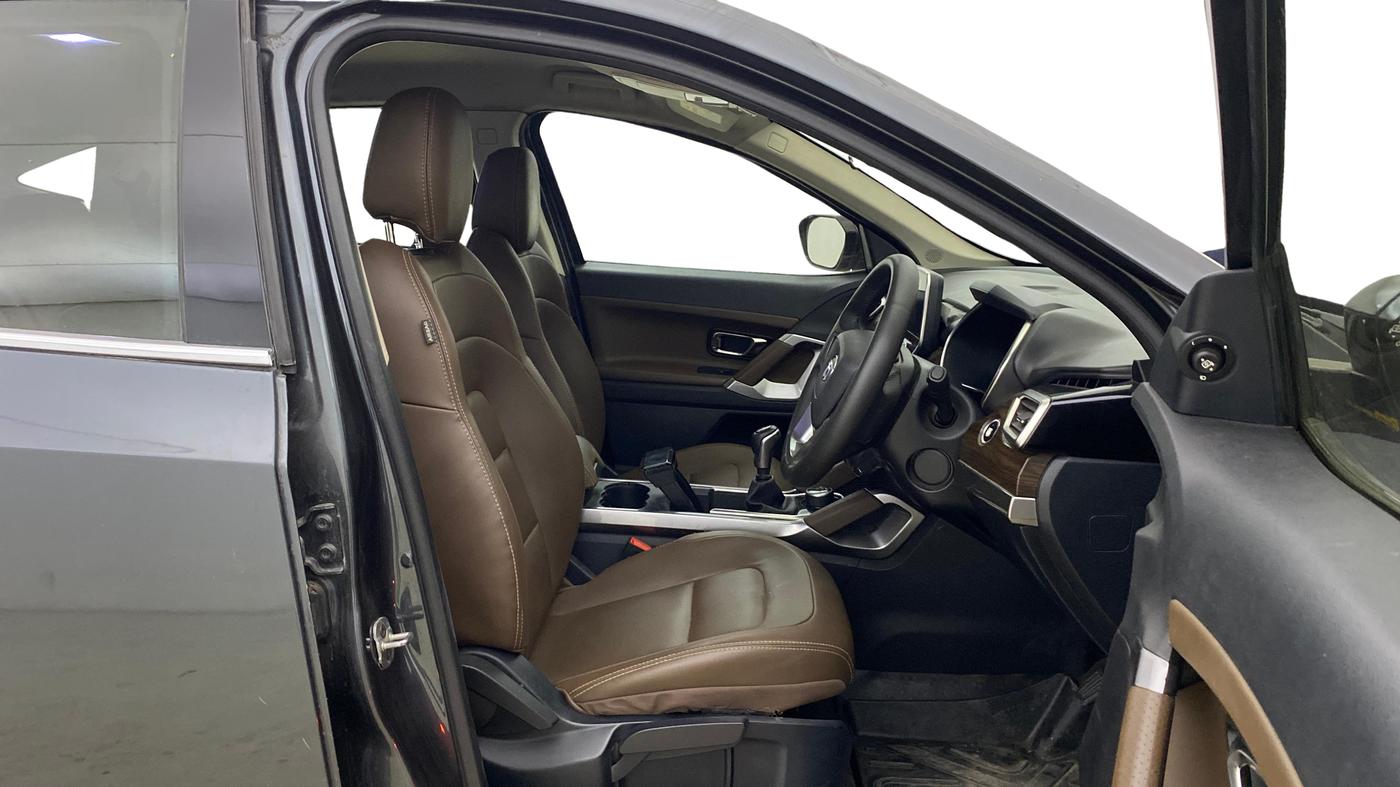 2020 Tata Harrier XZ 2.0L, Diesel, Manual, 79,081 km, Right Side Front Door Cabin