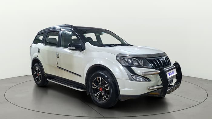 2017 Mahindra XUV500 W6, Diesel, Manual, 1,38,572 km, Right Front Diagonal