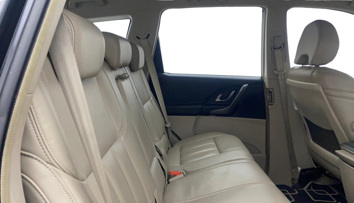 2015 Mahindra XUV500 W10, Diesel, Manual, 50,127 km, Right Side Rear Door Cabin