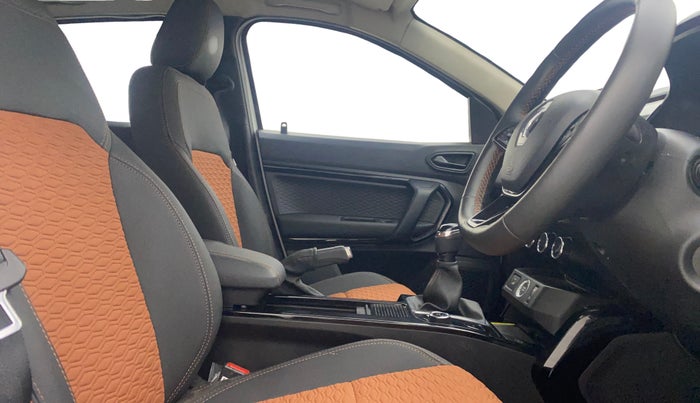 2025 Renault Kiger RXZ MT, Petrol, Manual, 14,691 km, Right Side Front Door Cabin