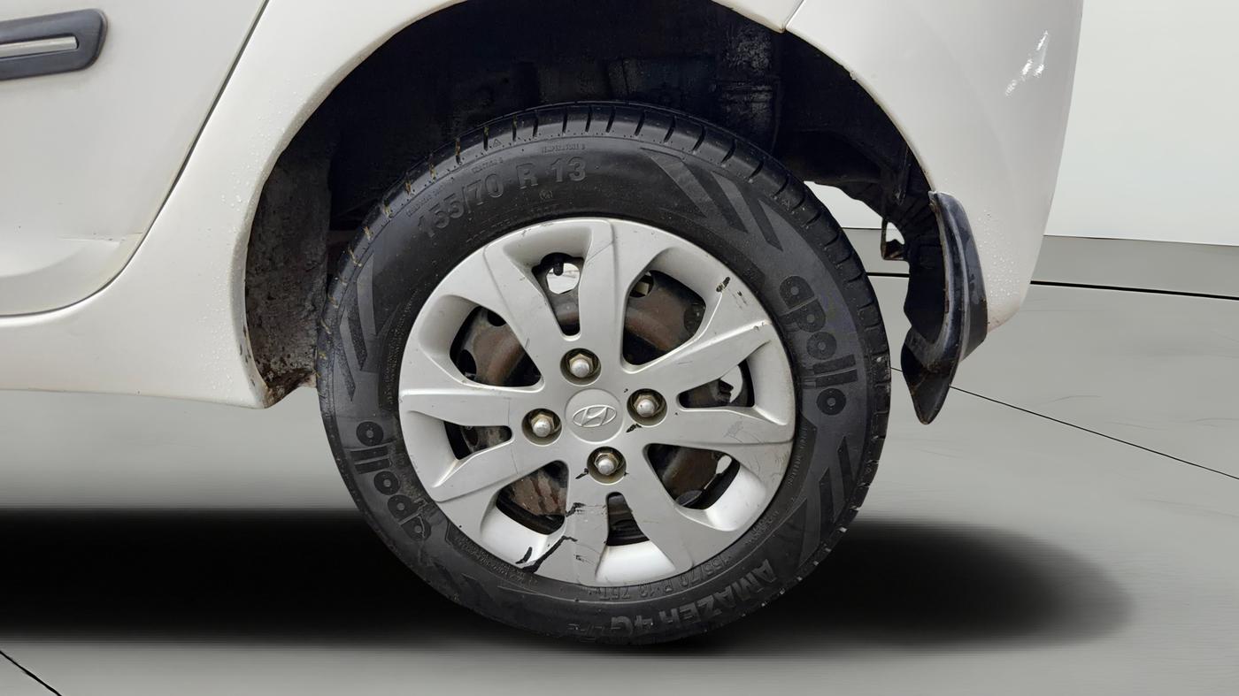 2018 Hyundai Eon MAGNA +, CNG, Manual, 79,427 km, Left Rear Wheel