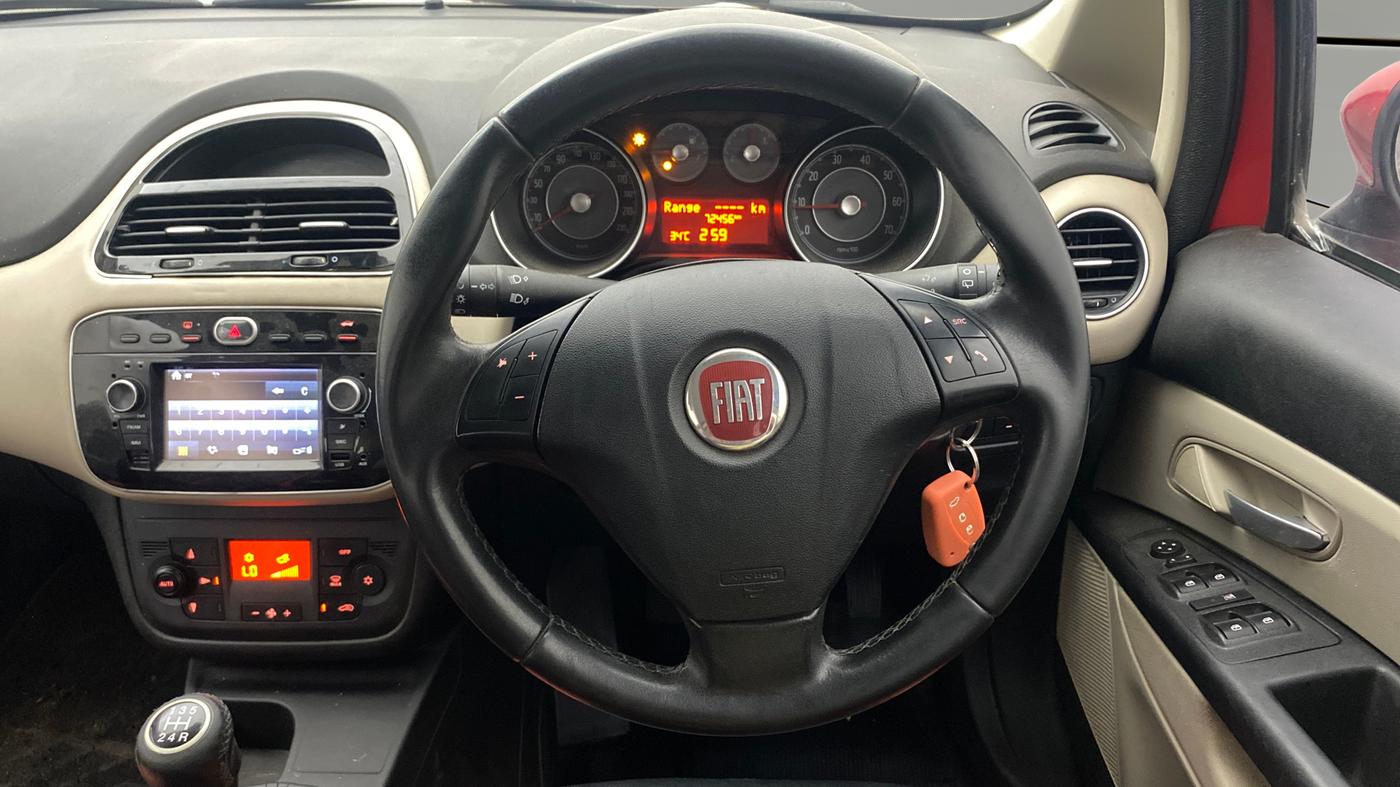 2018 Fiat URBAN CROSS EMOTION MULTIJET 1.3, Diesel, Manual, 72,418 km, Steering Wheel Close Up
