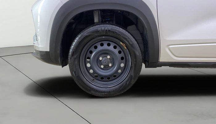 2024 Renault Kiger RXE MT, Petrol, Manual, 677 km, Left Front Wheel