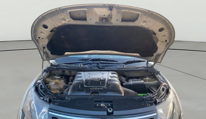 2017 Mahindra XUV500 W6, Diesel, Manual, 1,18,431 km, Open Bonet