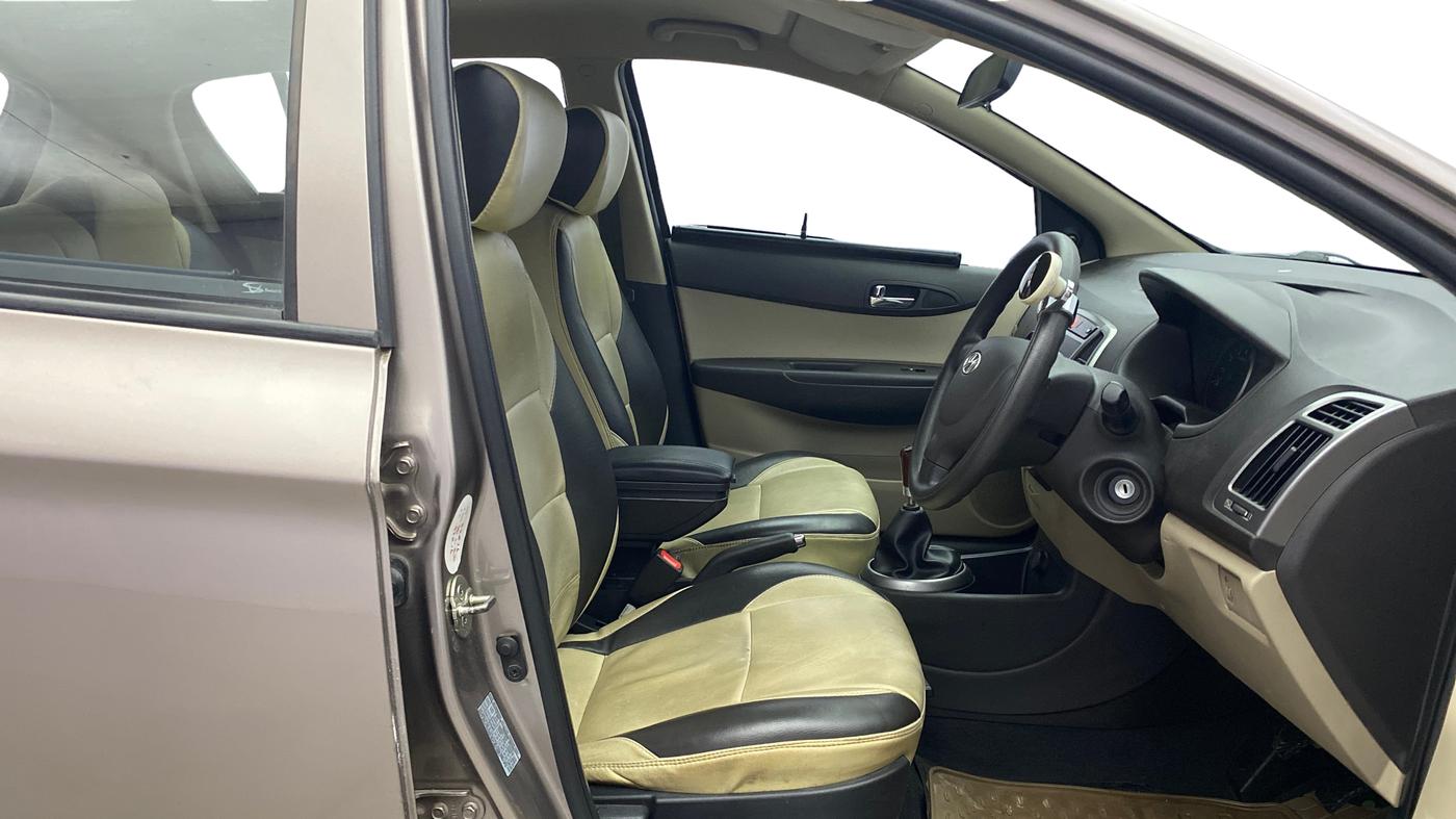 2013 Hyundai i20 MAGNA 1.2, Petrol, Manual, 29,754 km, Right Side Front Door Cabin
