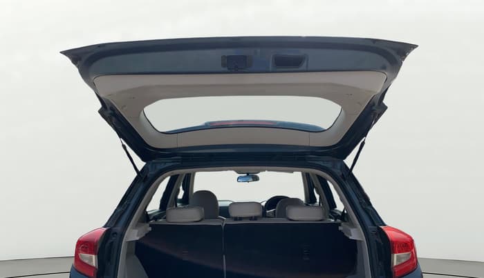 2021 Mahindra XUV300 W8 1.2 PETROL, Petrol, Manual, 58,969 km, Boot Door Open