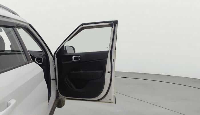 2021 Hyundai VENUE SX 1.5 CRDI, Diesel, Manual, 48,625 km, RHS Front Door