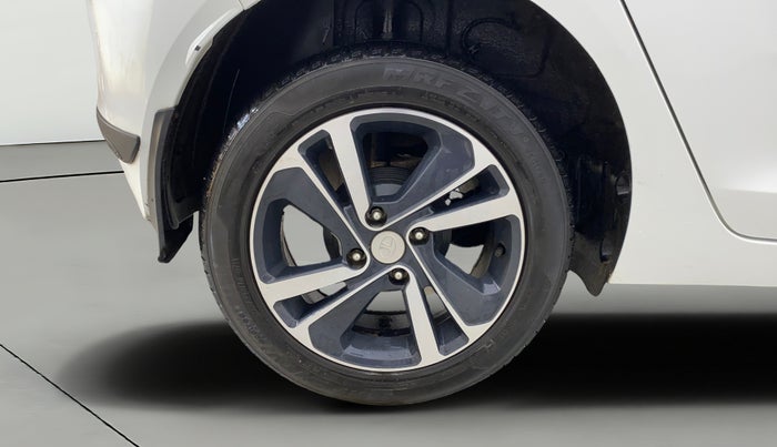 2022 Tata ALTROZ XZ PETROL, Petrol, Manual, 25,933 km, Right Rear Wheel